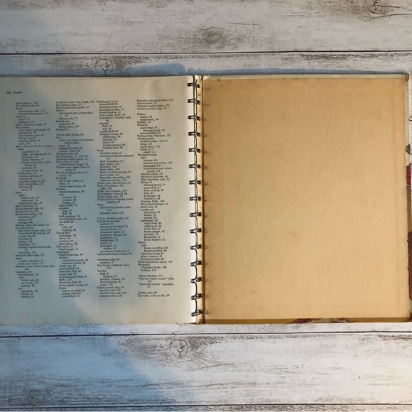 Vintage Mid Century 1966 1st Edition Betty Crocker Cake & Frosting Mix Cookbook - Picture 3 of 10